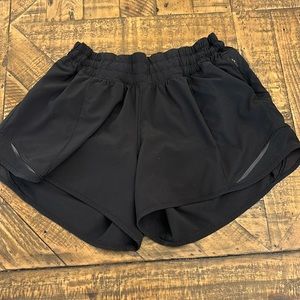Lululemon Hotty hot shorts. Size 6. 4 inch